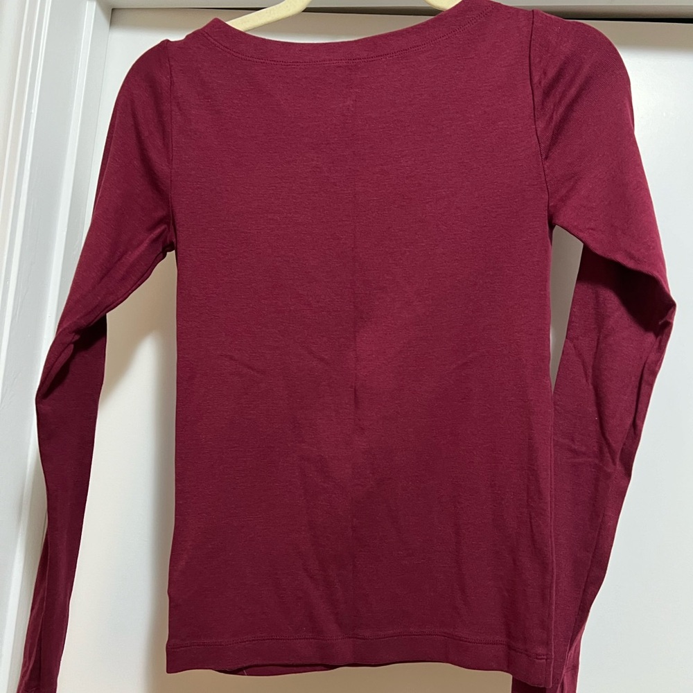 NWOT Small maroon Gap women’s long sleeve wide neck tee